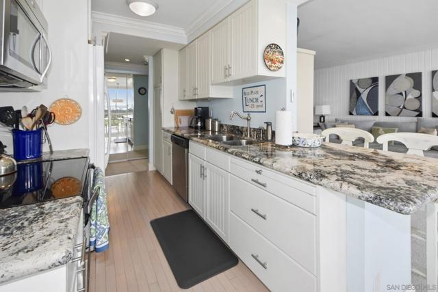 Image 11 of 27 For 1770 Avenida Del Mundo  Unit #1007