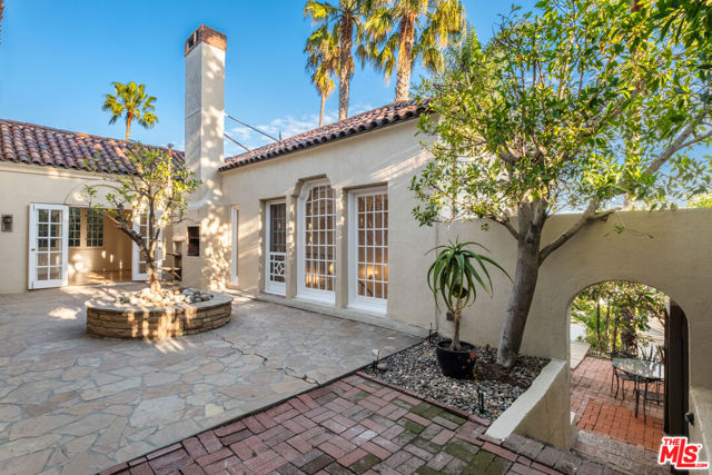 2063 Grace Avenue, Los Angeles CA: https://media.crmls.org/mediaz/785c0dec-4cbc-4b39-9504-19ac766fde4f.jpg