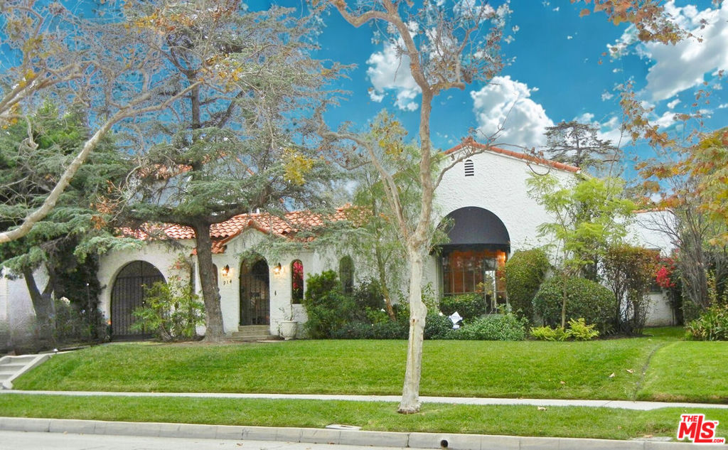 914 S Burnside Avenue