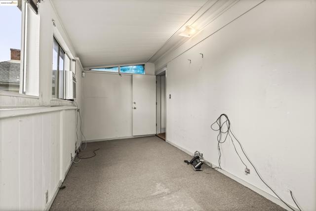 3050 Shattuck, Berkeley CA: https://media.crmls.org/mediaz/785caf63-31c0-48c3-8efa-e590cd4b9a05.jpg