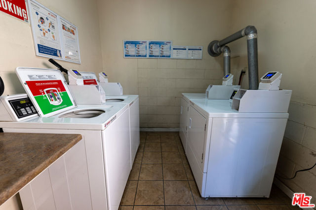 5330 Zelzah Avenue, Encino CA: https://media.crmls.org/mediaz/785d250b-5931-4b70-b339-1e2196829c54.jpg