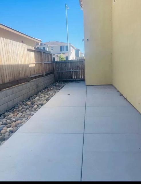2030 Rosewood Drive, Hollister CA: https://media.crmls.org/mediaz/785d4d7a-7bb5-4bff-8b32-cdac51c6dbfd.jpg