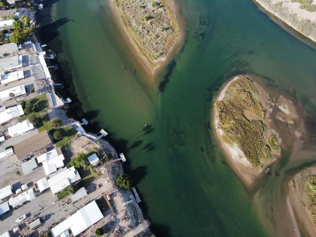 5682 Colorado River Road, Blythe CA: https://media.crmls.org/mediaz/785d7d3c-dc6b-4bef-bf17-0a9c9750c122.jpg