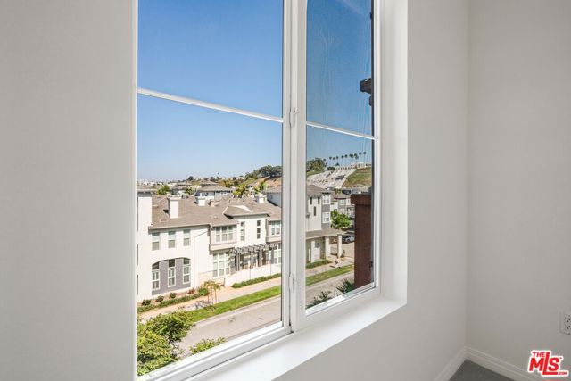 6020 Seabluff Drive, Playa Vista CA: https://media.crmls.org/mediaz/785d9856-ce8b-4cfe-a94a-4e0ec08e4d7e.jpg