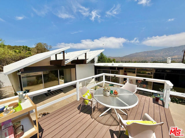 8554 Day Street, Sunland CA: https://media.crmls.org/mediaz/785dbe9a-b236-40fc-a613-a4c39b3cc61d.jpg
