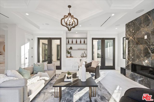 4351 Vanalden Avenue, Tarzana CA: https://media.crmls.org/mediaz/785de1f6-5fac-44be-a628-2bf723a62634.jpg