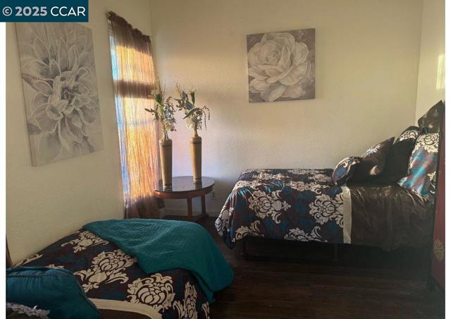 3770 Suter St, Oakland CA: https://media.crmls.org/mediaz/785e5349-0b0c-434d-888d-7be821c39559.jpg