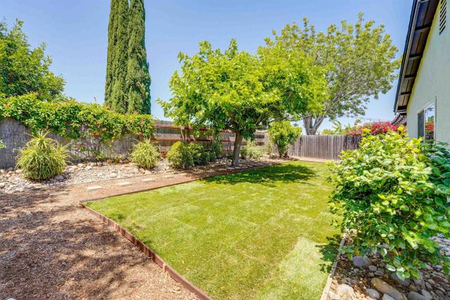 8896 Belfast Cir, San Diego CA: https://media.crmls.org/mediaz/785eefef-df9a-411c-aa74-93ccb30a9e72.jpg