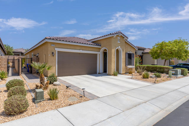 43606 Treviso Drive, Indio CA: https://media.crmls.org/mediaz/785f0ef9-2a3c-4241-9439-2d5363fd3275.jpg
