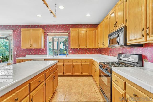 10496 Chaparral Dr, Santee CA: https://media.crmls.org/mediaz/785f7701-e122-42cb-b7c8-2bab86b7ae90.jpg