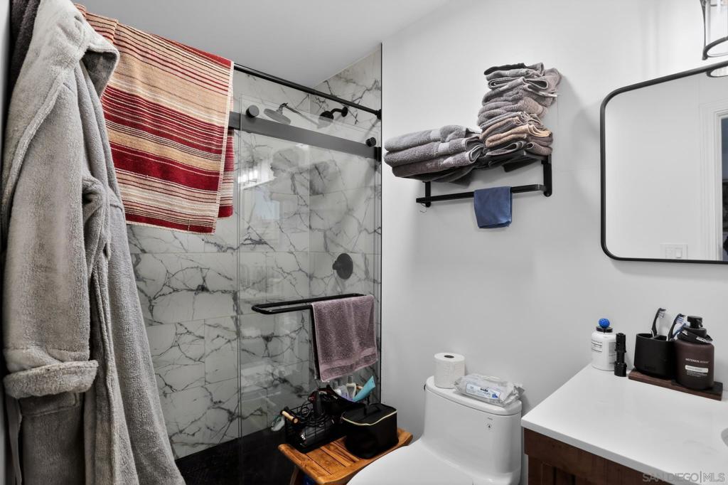 https://media.crmls.org/mediaz/785fc052-a4bd-4d45-8c4b-7a185d1264bb.jpg?preset=X-Large