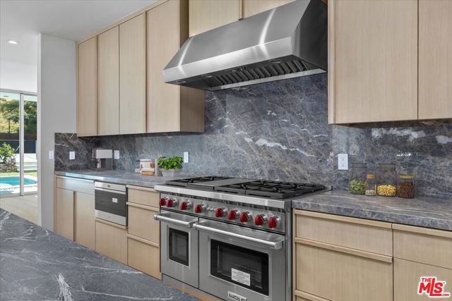 1836 Loma Vista Drive, Beverly Hills CA: https://media.crmls.org/mediaz/786041cb-c9d8-4ab1-a9dc-a7b41750e014.jpg