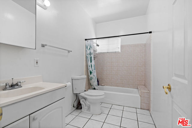 2963 San Marino Street, Los Angeles CA: https://media.crmls.org/mediaz/7860a1fb-d0d2-43dd-b0c4-25f66b8d1643.jpg