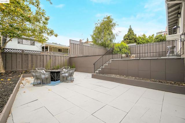 4847 Dunkirk Ave, Oakland CA: https://media.crmls.org/mediaz/7860dd76-ada6-4456-b983-d7c427514f1f.jpg