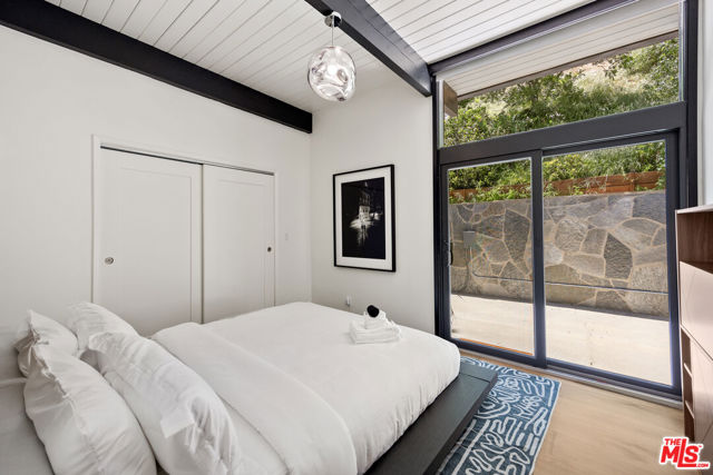 3905 Pacheco Drive, Sherman Oaks CA: https://media.crmls.org/mediaz/786167ba-d831-4a80-8622-d89afaa33571.jpg