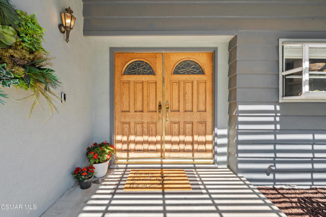1063 Valley High Avenue, Thousand Oaks CA: https://media.crmls.org/mediaz/78618266-4db0-4fbf-9375-315087172733.jpg