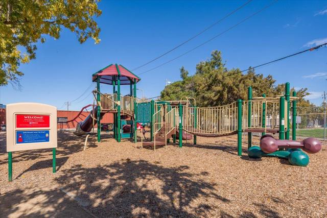 1089 Annapolis Drive, San Mateo CA: https://media.crmls.org/mediaz/7861e9df-6358-49ac-8447-cf6c14a6a08b.jpg