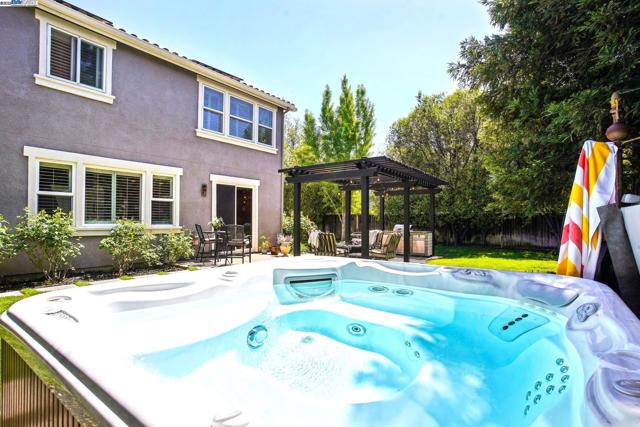 320 Oaks Bridge Pl, Pleasanton CA: https://media.crmls.org/mediaz/786259a7-dd37-41cd-9f49-773e08931460.jpg