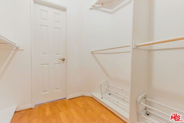 458 N Oakhurst, Beverly Hills CA: https://media.crmls.org/mediaz/78627f85-c4fc-442c-ac15-1339ee7075ab.jpg