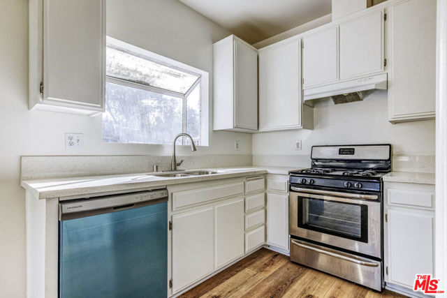 22705 Del Valle Street, 8 photo 5