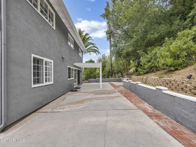 3950 United Road, Agoura Hills CA: https://media.crmls.org/mediaz/7862c2d6-0ed4-4d68-8eaa-74442c0a50dd.jpg