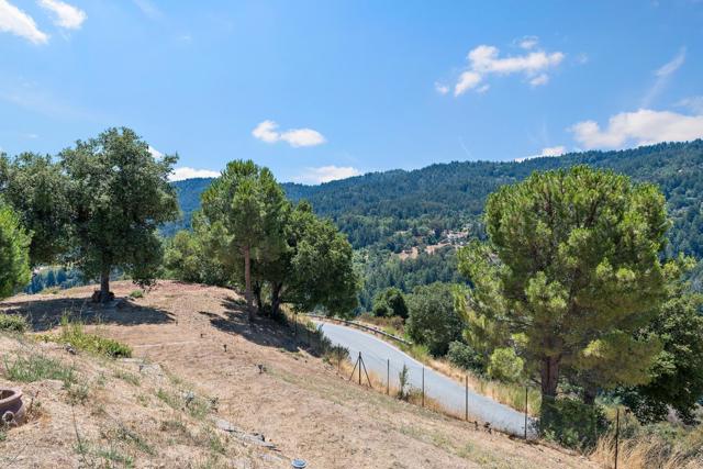 19375 Montevina Road, Los Gatos CA: https://media.crmls.org/mediaz/78632680-c986-47bf-8a04-dad31f6ec189.jpg