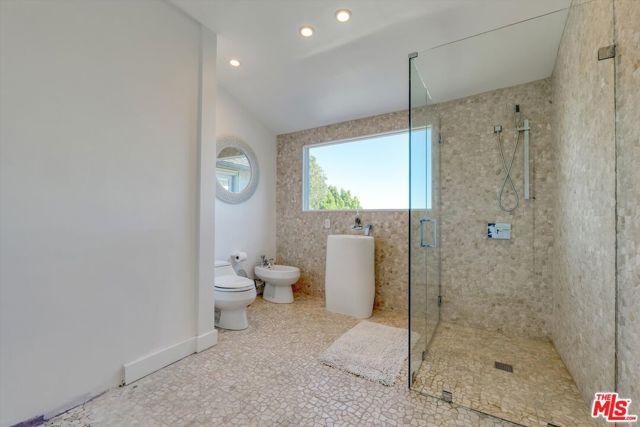 1300 Summitridge Drive, Beverly Hills CA: https://media.crmls.org/mediaz/78635dd6-d4e4-4d28-9517-a756d3fcc7e0.jpg