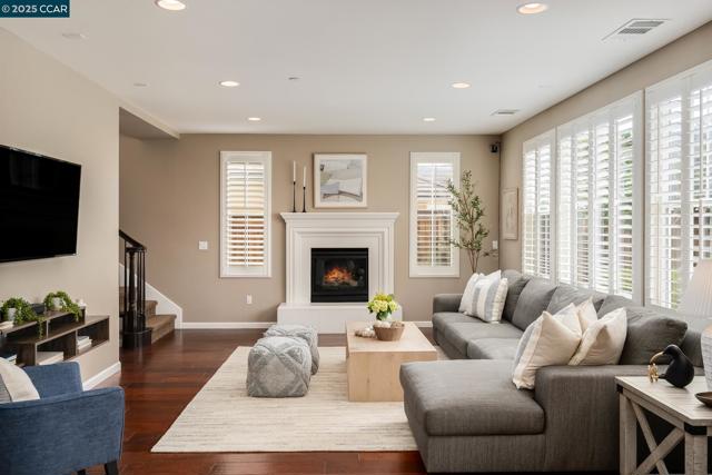 5617 Evolene St, Danville CA: https://media.crmls.org/mediaz/7863aab3-65b8-4453-a45c-8189628cb4ad.jpg