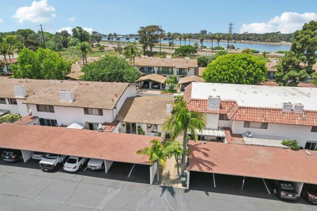 4352 Loma Riviera Court, San Diego CA: https://media.crmls.org/mediaz/7864b66b-196a-4c6c-86d4-df3f96afdd3e.jpg