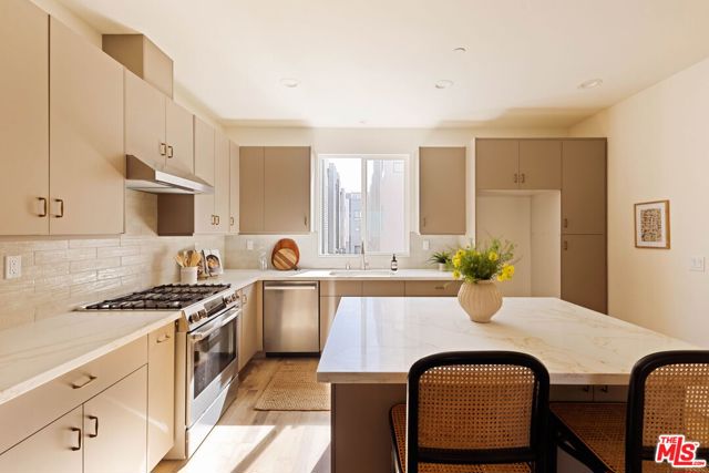 1544 Chia Way photo 4