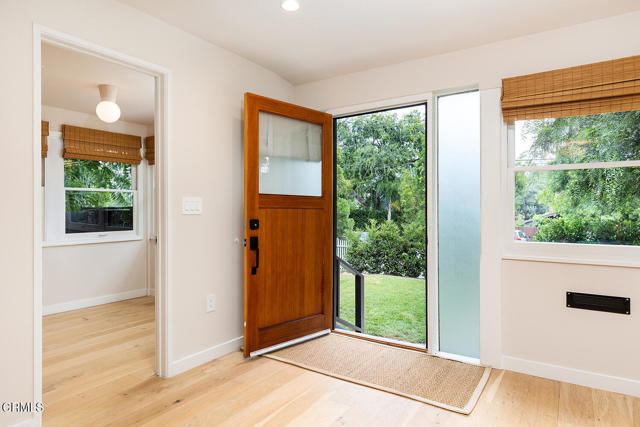 987 Bell Street, Pasadena CA: https://media.crmls.org/mediaz/78650d52-9bf6-4e6d-b6f7-9c9598e30038.jpg
