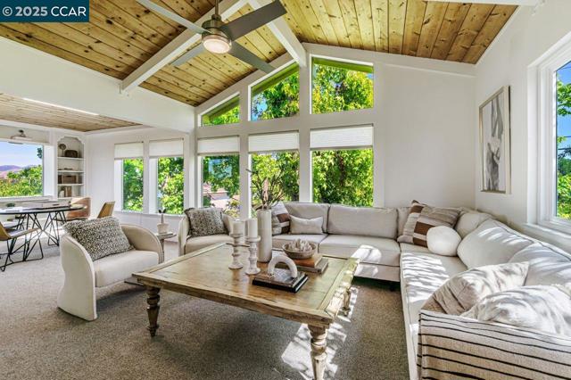 3338 Carlyle Ter, Lafayette CA: https://media.crmls.org/mediaz/786555e2-1b2e-4ea8-8e23-4510d15fc195.jpg