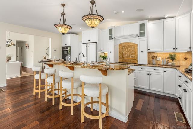 7940 La Jolla Shores Dr, La Jolla CA: https://media.crmls.org/mediaz/78658184-151e-498f-8f8c-3f725f2ffcbb.jpg