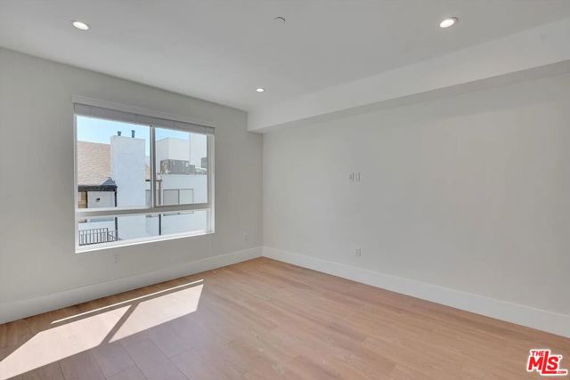 14419 Riverside Drive, 203A photo 18