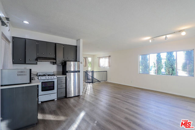 3131 & 3135 Oakcrest Drive, Los Angeles CA: https://media.crmls.org/mediaz/78663e68-bcfc-4537-872d-dbc1d1df2479.jpg