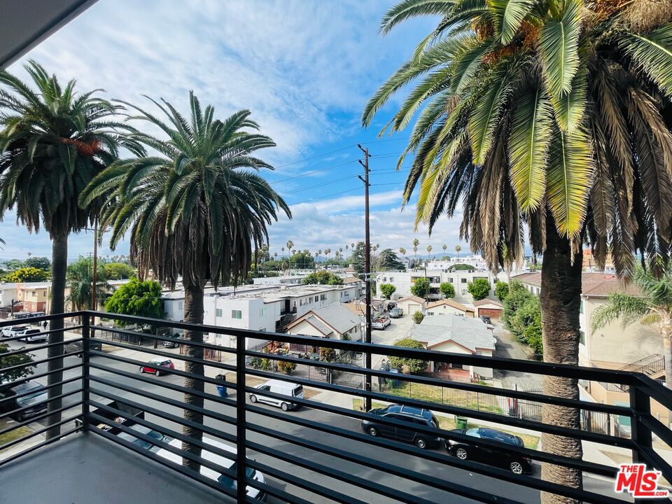 14612 Calvert Street #202