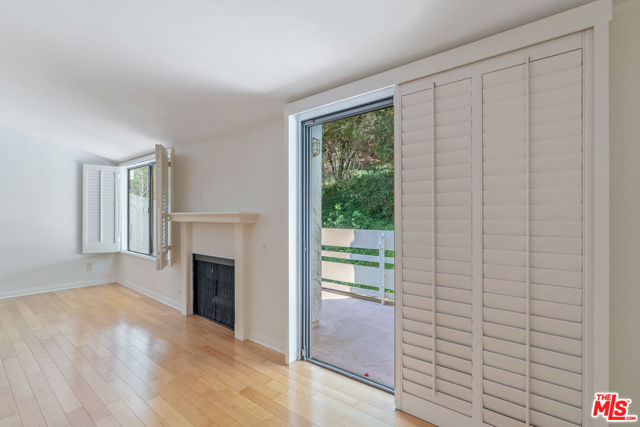 23454 Park Hermosa, Calabasas CA: https://media.crmls.org/mediaz/78666901-eab6-434b-9e82-53d3d56dd084.jpg