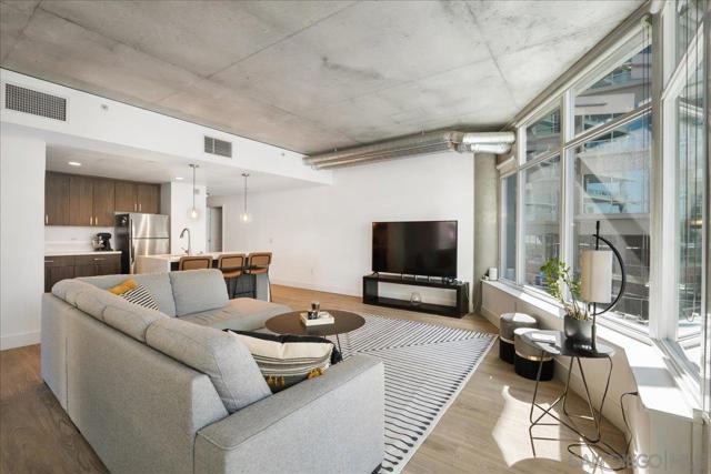 1080 Park Blvd, San Diego CA: https://media.crmls.org/mediaz/78670ae4-99e6-4ed5-b63f-8a1b531395b3.jpg