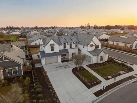 1734 Lester Avenue, Clovis CA: https://media.crmls.org/mediaz/78673c0e-c4dc-4f18-b7cc-f8e58d5886c4.jpg