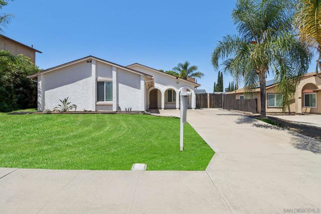 13002 Standish Dr, Poway CA: https://media.crmls.org/mediaz/78673ea1-034b-4fdd-875d-43b5d3a7687e.jpg