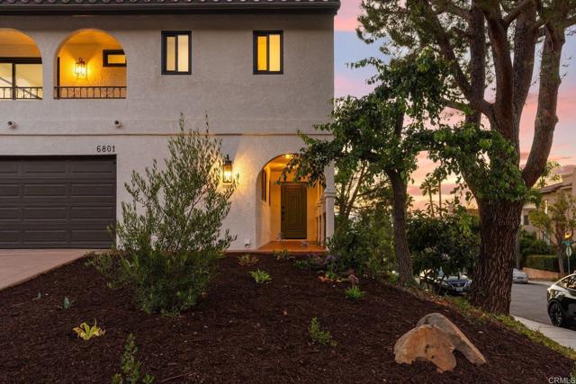 Detail Gallery Image 23 of 43 For 6801 6803 El Fuerte St, Carlsbad,  CA 92009 - 5 Beds | 5/1 Baths