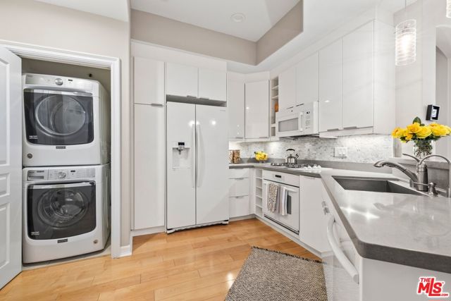 11680 Montana Avenue, Los Angeles CA: https://media.crmls.org/mediaz/78689d7e-c338-4540-bddf-944ea9e9de86.jpg