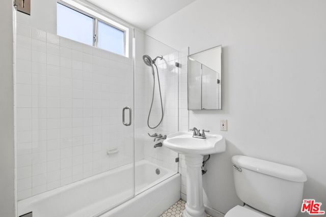 133 N Alta Vista Boulevard, Los Angeles CA: https://media.crmls.org/mediaz/786900b1-c8a2-49e0-9ef0-bdfc2e311cd6.jpg