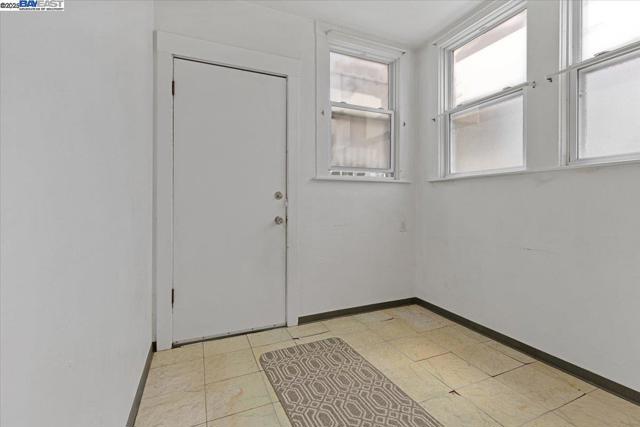 40 Acton St, Daly City CA: https://media.crmls.org/mediaz/7869961d-6761-4dfb-bf6c-e1c7d52a86ee.jpg