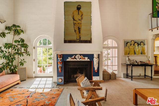 5163 Franklin Avenue, Los Angeles CA: https://media.crmls.org/mediaz/786a1ba1-5d13-4a25-908f-dff308b82530.jpg
