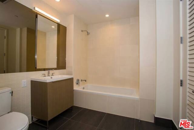 889 Francisco Street, Los Angeles CA: https://media.crmls.org/mediaz/786a71c5-5060-4e48-af14-fd79108b6b4d.jpg