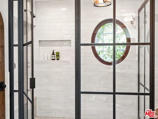4057 Farmdale Avenue, Studio City CA: https://media.crmls.org/mediaz/786ad88b-ab77-46ea-ba05-1650046be2d6.jpg