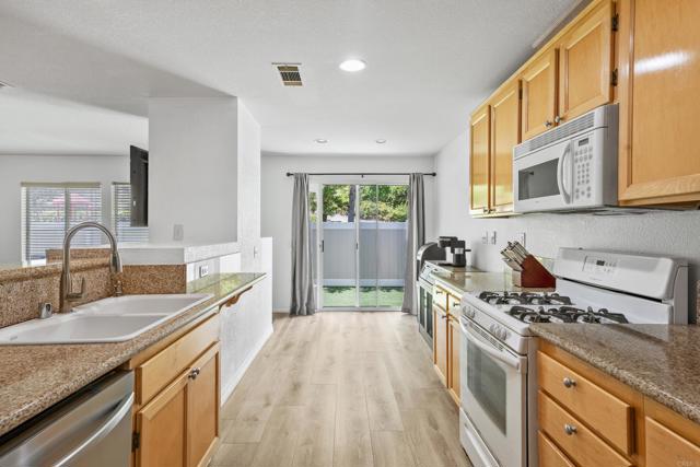 Image 3 of 30 For 5005 Codorniz Way 6