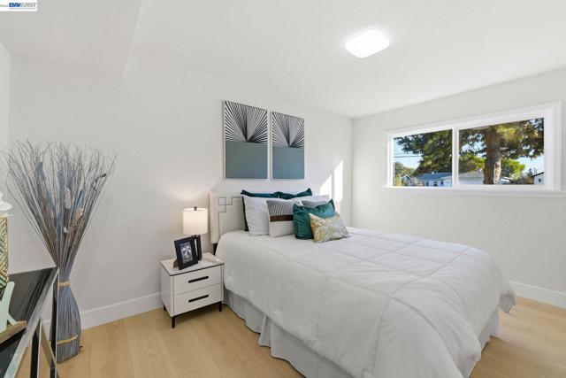 137 Tamarack Dr, Union City CA: https://media.crmls.org/mediaz/786b62a0-7bba-4998-ae92-de53fd3b0cbd.jpg