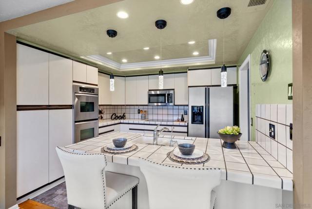7508 Jerez Court, Carlsbad CA: https://media.crmls.org/mediaz/786b6eed-12dc-42c6-944c-2c1b8a1d04de.jpg